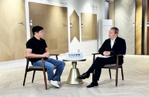 大咖品鑒 行業(yè)堅(jiān)守|王石再次蒞臨世友地板總部，探尋2024世友新品背后奧秘