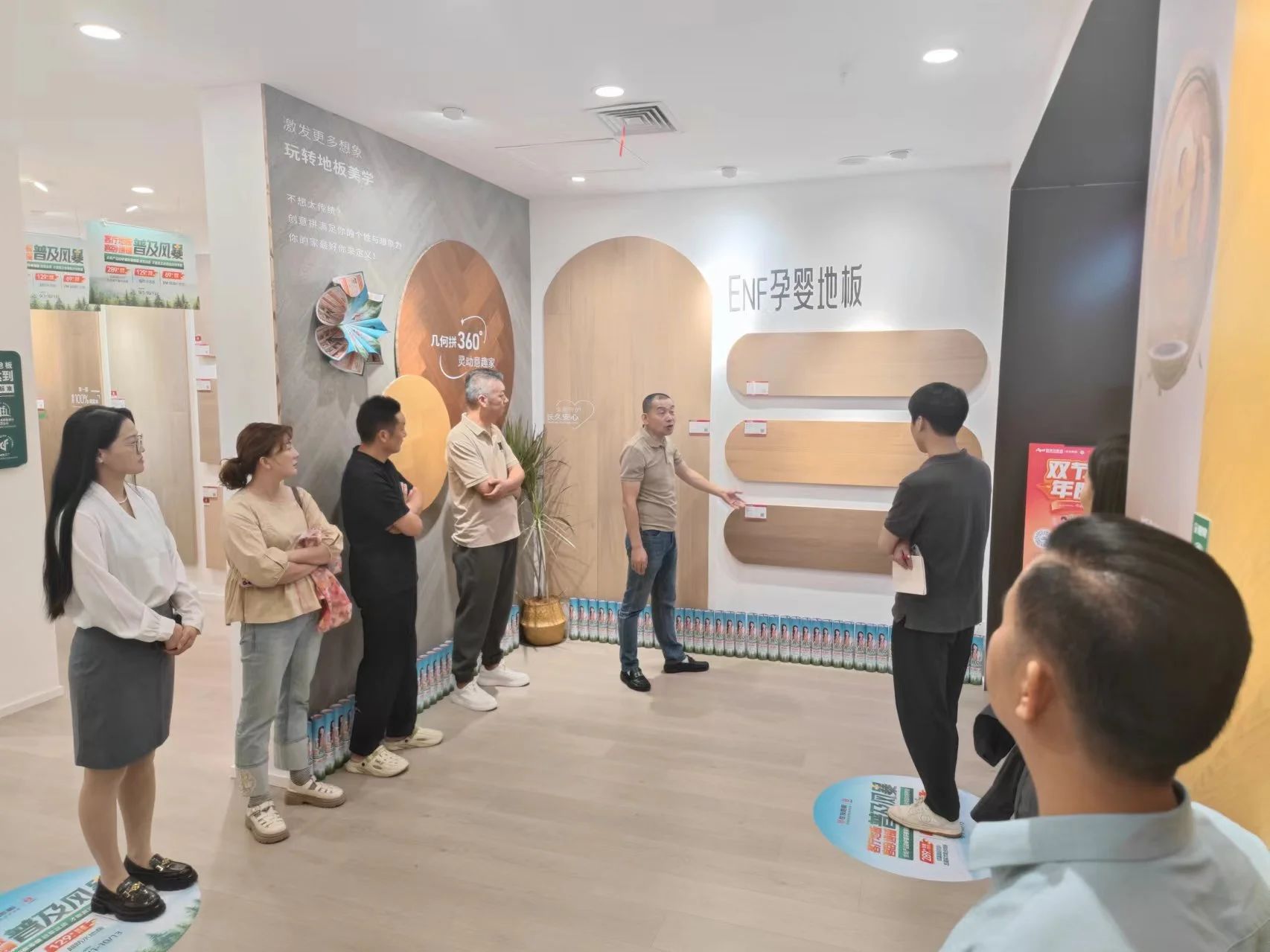 82萬超強(qiáng)大單！世友客廳地板客臥通鋪普及風(fēng)暴火力全開！